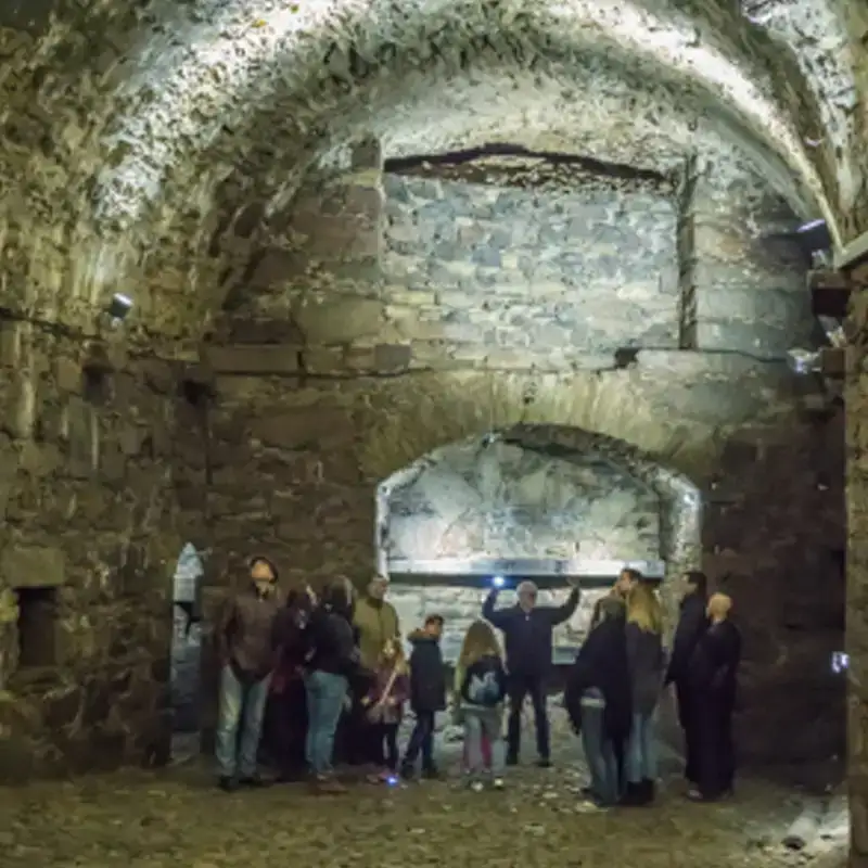 Kasemattenführung in Dillenburg als zubuchbares Angebot für Busunternehmen (Foto: Peter Patzwaldt)